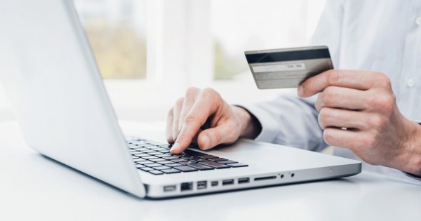 Tyrimas: gyventojai į mokėjimo paslaugų teikėjo padalinį užeina retai, tačiau turėti šią galimybę jiems svarbu